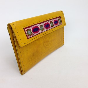 Cartera de mano de piel auténtica hecha a mano # Cartera para tarjetas de crédito para mujer # Monedero de Mujer # Cartera para iPhone # Cartera bordada amarilla