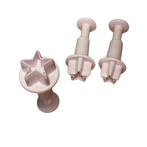Bake like a pro with this versatile star-shaped plunger cutter set! Designed for precision, these cutters create perfectly shaped stars from fondant, gum paste, cookies, and more. The spring-action mechanism makes cutting and releasing effortless, giving you professional results every time. Whether you're crafting magical cupcakes, festive cookies, or cosmic-themed cakes, this durable and easy-to-clean set will help bring your sweet creations to life!