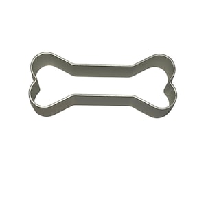 Bake adorable bone-shaped treats with this high-quality cookie cutter! Perfect for pet lovers, dog-themed parties, and homemade dog biscuits, this cutter is made from durable stainless steel for precise, effortless cutting. Whether you're making fun human cookies or DIY dog treats, this cutter ensures perfectly shaped results every time. Easy to clean and reusable, it's a must-have for every baking enthusiast who loves their furry friends!