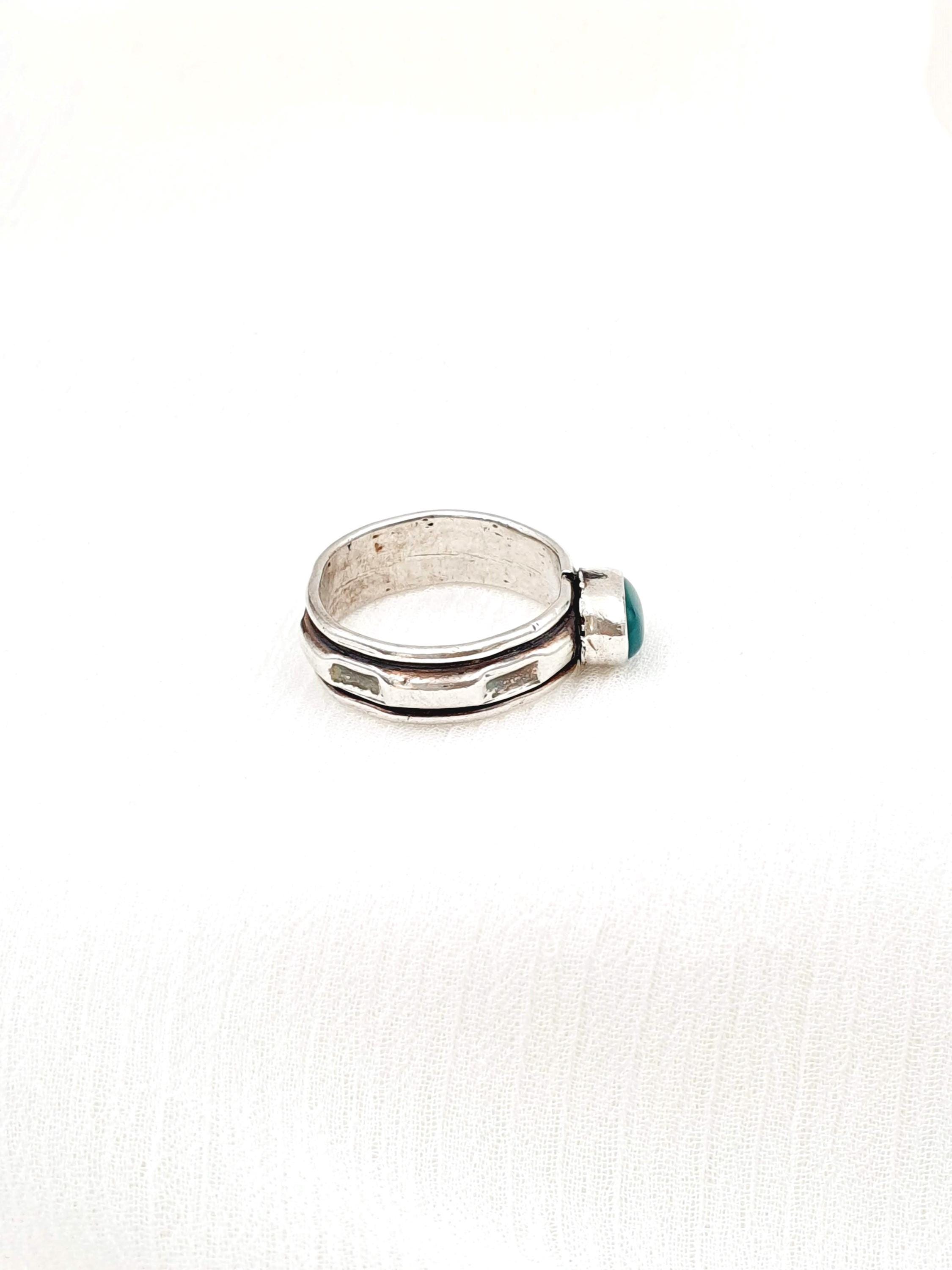 Boucles d'oreilles serties de saphirs en or blanc 18k
