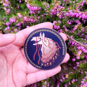 Ronde sticker Mari Lwyd