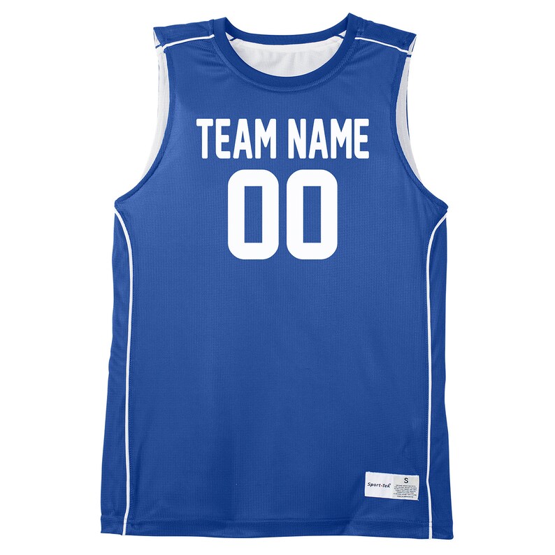Op de afbeelding: Een koninklijk blauw basketbaltenue met witte afwerking en witte letters. Het tenue heeft "TEAM NAME" en "00" op de voorkant gedrukt.