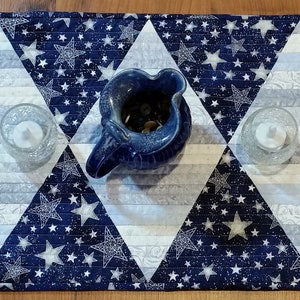 Quilted Table Runner, Holiday Table Runner, Christmas Table Runner, Wedding Table Runner, Quilted Table Topper, Winter Table Runner