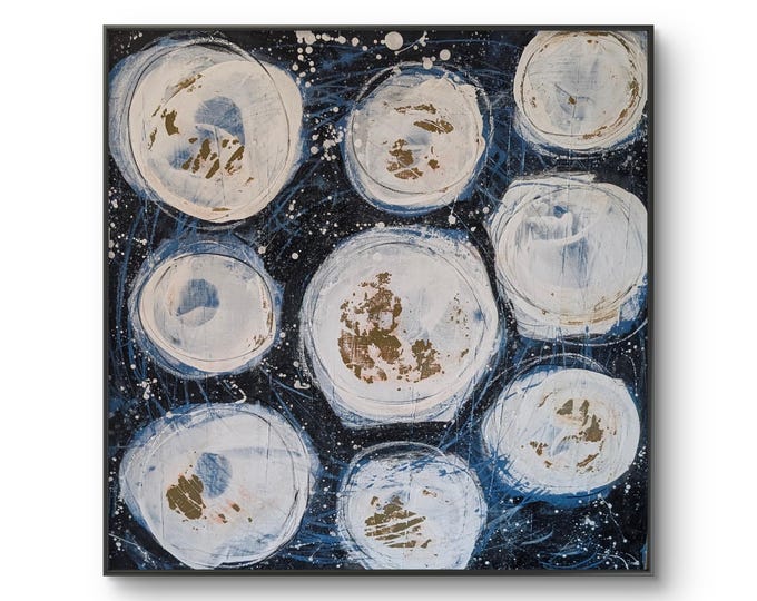 black and white image with circles globetrotter