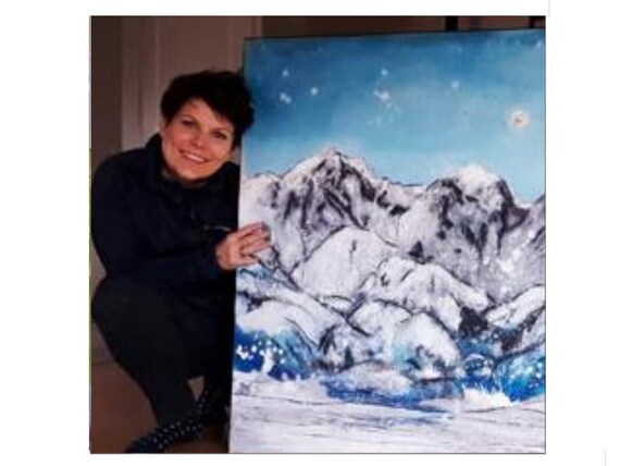 Commissioned pictures to paint mountain city / Desired measure