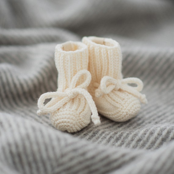 BN hand-knitted bootees white newborn 4p1 