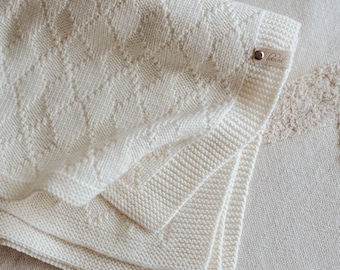 Handmade Blanket for Baby Girl, Baby Boy, Toddler, Knitted White Blanket Throw for Kids, Soft Warm Reversible Blanket for Winter