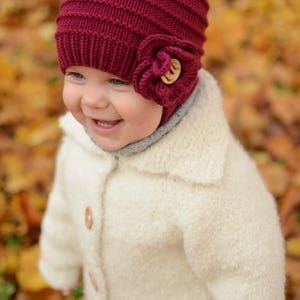 Rojo punto niño niña sombrero, bebé niña sombrero de invierno con flor, tejido Merino lana niñas gorro, punto de la mano niño gorro, sombrero para las niñas imagen 3