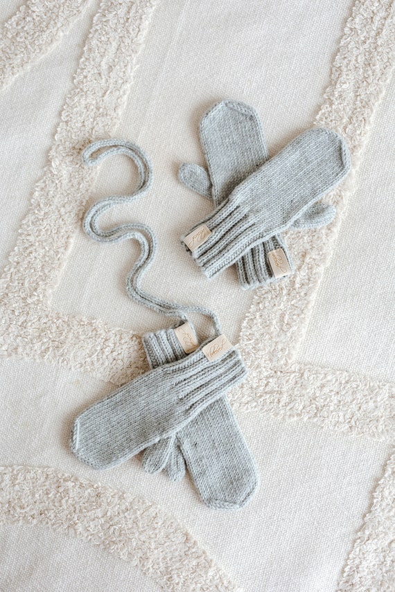 Girls mittens deals