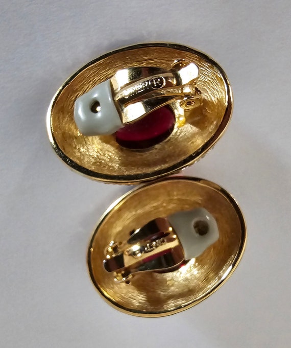 ciner red cabochon black enamel clip earrings - image 6
