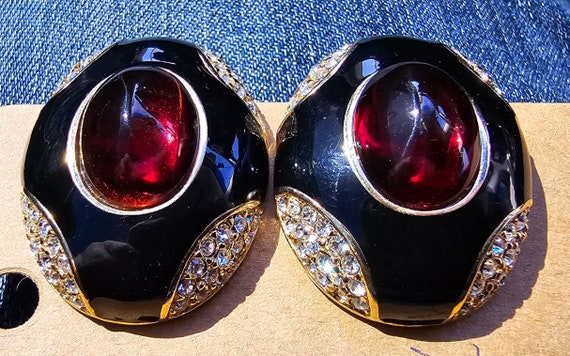 ciner red cabochon black enamel clip earrings - image 1