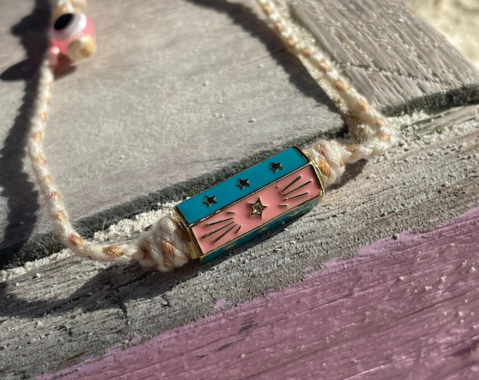 LOVE LOCKED buntes Armband mit emailliertem Charm