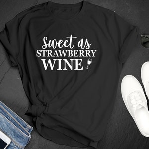 National Strawberry Rhubarb Wine Day Sweet As Strawberry Wine Glass Premium Short Sleeve Unisex T-shirt Tee Shirt Small 3XL Envío Gratis