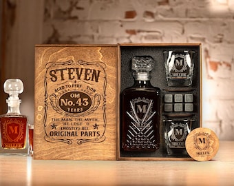 Best Man Gift Set – Personalized Whiskey Decanter with Glasses in Engraved Wooden Box – Custom Groomsmen Proposal Gift Idea