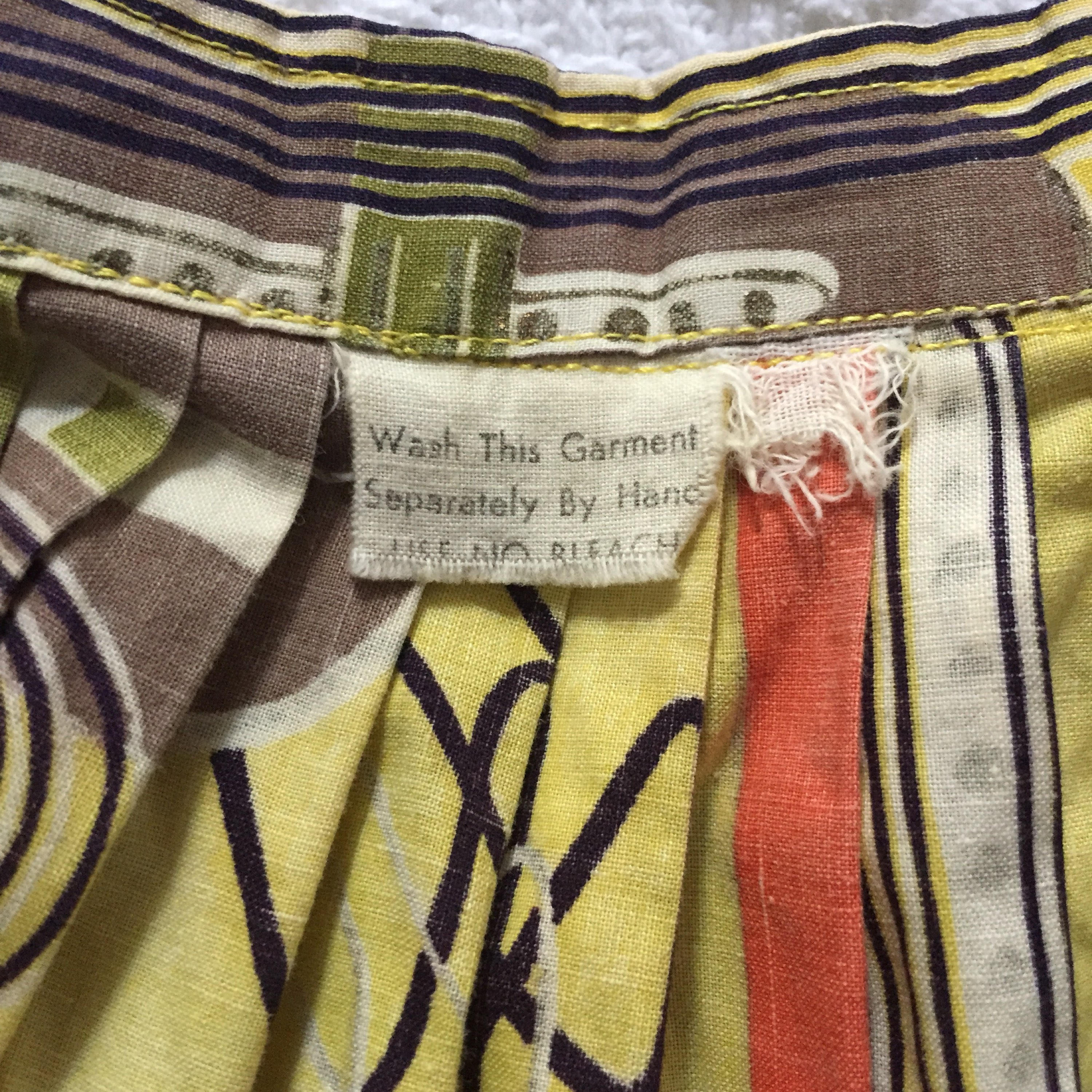 Vintage asymmetric graphic print midi skirt (S/M)
