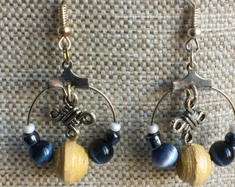 Small yellow and black creole earrings. Rolled paper bead.