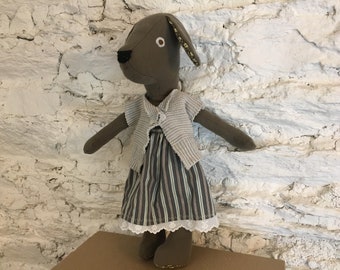 Doudou peluche en tissu beige, le petit chien.