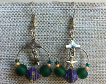 Small purple and green creole earrings. Rolled paper bead.