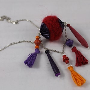 Collar largo hippie chic rojo y morado, joyería para mujer.