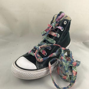 Cotton shoe laces with 5 to 6 pairs of eyelets. Various designs.