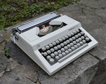 Working typewriter - TRIUMPH-ADLER - Manual typewriter - Made in Germany - Contessa 2 deluxe TA - Traveling typewriter - Portable typewriter