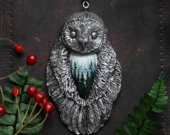 Collar de lechuza común: alas de bosque brumoso pintadas a mano, colgante de búho tótem