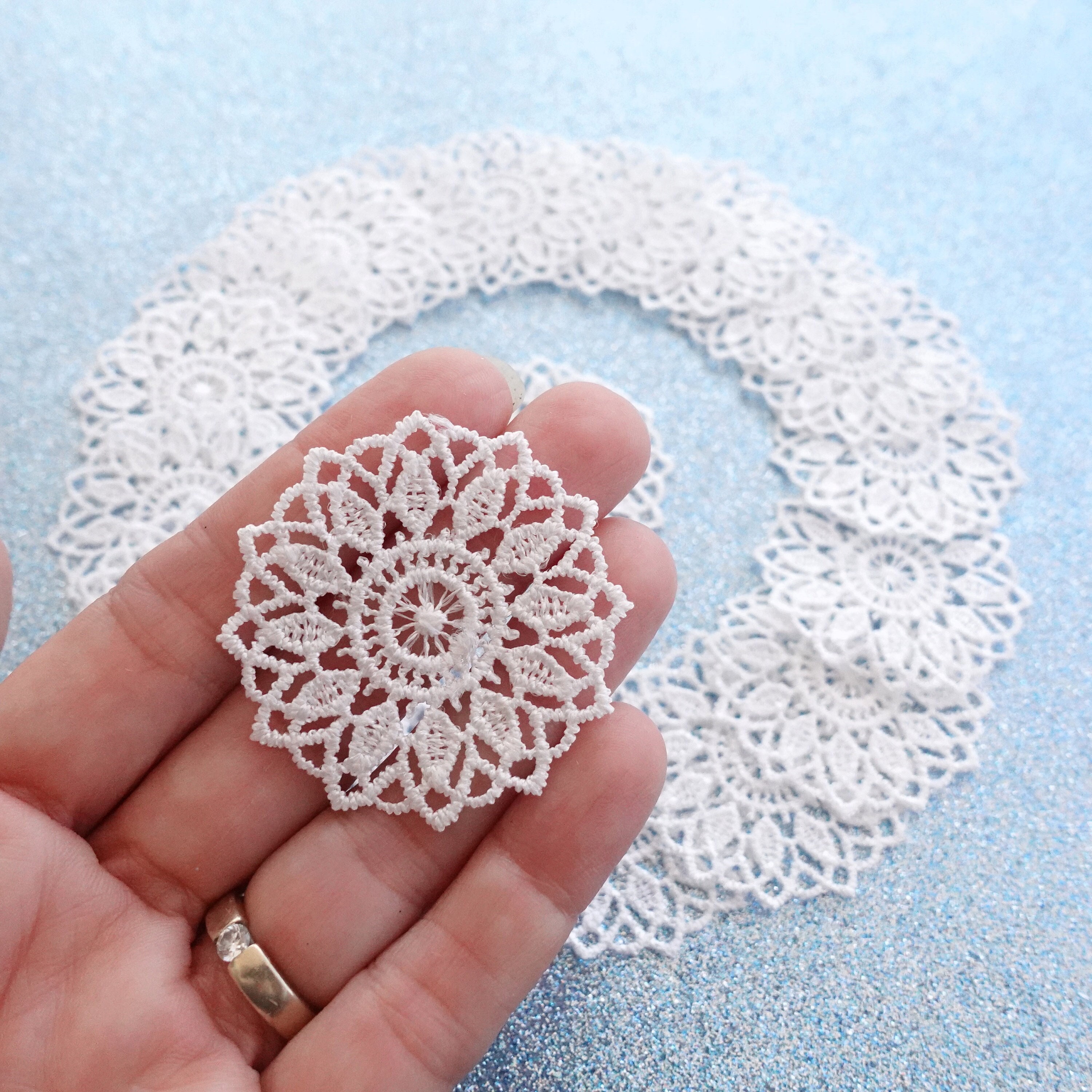 10 Small white lace round doilies, White lace leaves appliques