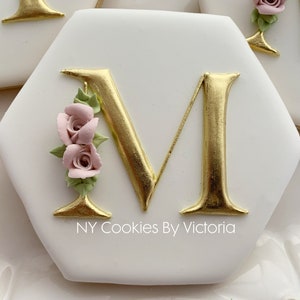 Elegant Monogram Cookie, great Favor for your Wedding Party, Bridal Shower, Engagement Party - On the colors of your Theme Party.