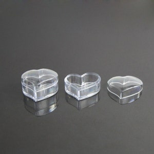 Buk QTY -Transparent heart shaped lip gloss container 0.7 oz, lotion sample jar