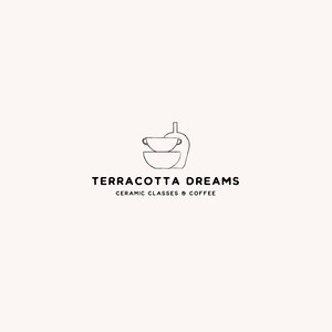 Op de afbeelding: Een minimalistisch logo met een kopje en een kom op elkaar gestapeld, met een flesvorm rechts. De tekst "TERRACOTTA DREAMS" staat eronder, met "CERAMIC CLASSES & COFFEE" eronder. Het ontwerp is zwart op een crème achtergrond.