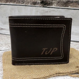 Brown Mens cuero Monedero Monograma - Carteras para hombres - Padrinos - Marido - Padre - Abuelo- Navidad - Mejor hombre- Cumpleaños (666)