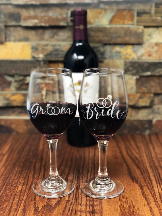 Set of 2 Monogrammed Personalized Wine Glasses
