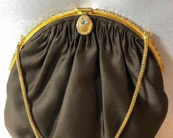 Bolso de noche vintage Walborg de satén marrón con marco de diamantes de imitación. Walborg, marco de diamantes de imitación.