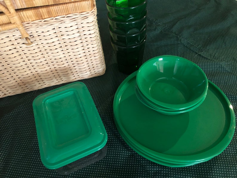 Aladdin Pump a Drink Jug picnic set Picnic Basket and Dinnerware for Four; pump a drink Vintage Picnic Set