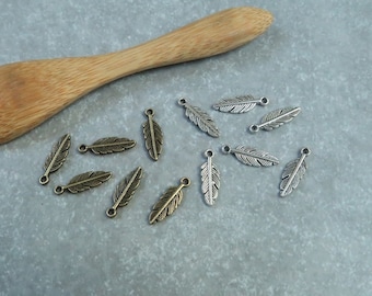 Small straight feather charm pendants in silver-colored brass, 15x5 mm