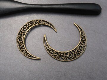 Ciondolo a spirale in corno etnico boho in ottone argentato