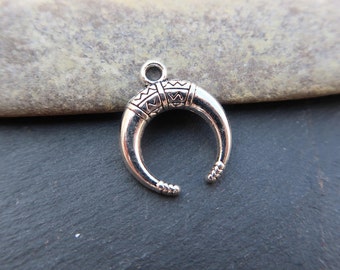 Ciondolo a spirale in corno etnico boho in ottone argentato