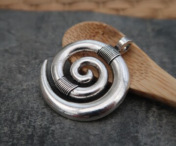 Ciondolo a spirale in corno etnico boho in ottone argentato