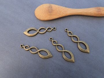 Ciondolo a spirale in corno etnico boho in ottone argentato