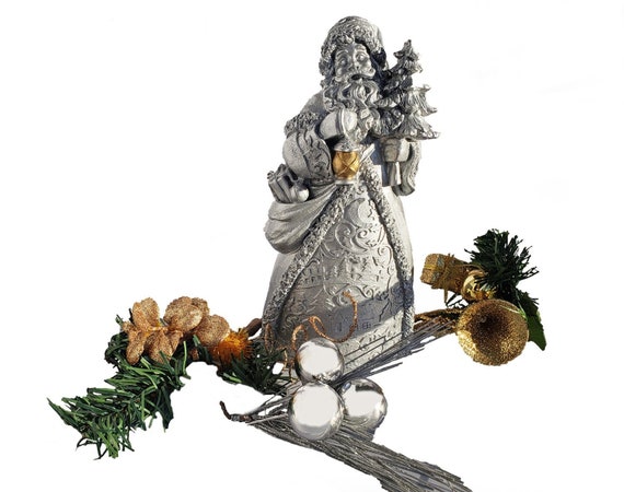 GRAPHICS /& MORE Christmas Holiday Santa Delivering Toys Silver Plated Bracelet with Antiqued Charm