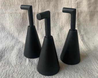 Set di 3 ganci da parete Modern CB2 (fuori produzione) in ferro nero opaco