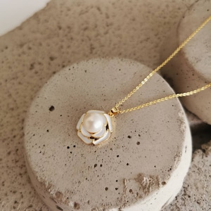 Freshwater Pearl Pendant Necklace/Dainty Camellia Pearl Necklace/Bridal Elegant Flower Necklace/Wedding jewelry/Her Birthday Christmas gift