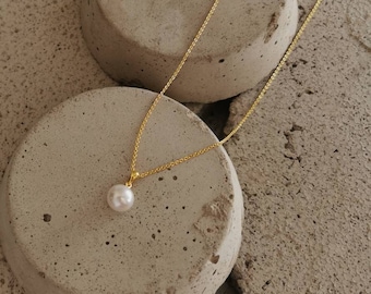 Freshwater Pearl Pendant Necklace/Simple Bridal Bridesmaid Necklace/Minimalist Single Baroque Pearl/Perfect for Layering/Christmas gift