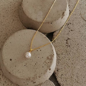 Freshwater Pearl Pendant Necklace/Simple Bridal Bridesmaid Necklace/Minimalist Single Baroque Pearl/Perfect for Layering/Christmas gift
