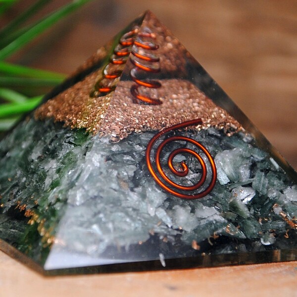 Grade A !  Large Orgone Crystal Healing Pyramid For Emf Protection ~ RVX08