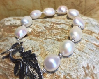 Handmade Pearl Bracelet/-Freshwater Pearl Bracelet/-Chunky Pearl Bracelet/Free Shipping in the US.