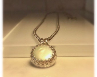 Coin Pearl Necklace./Delicate Handcrafted Pearl and Sterling Silver Layering Necklace./Free Shipping US.