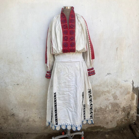 Antique Romanian dress, Antique, European, Folk dr
