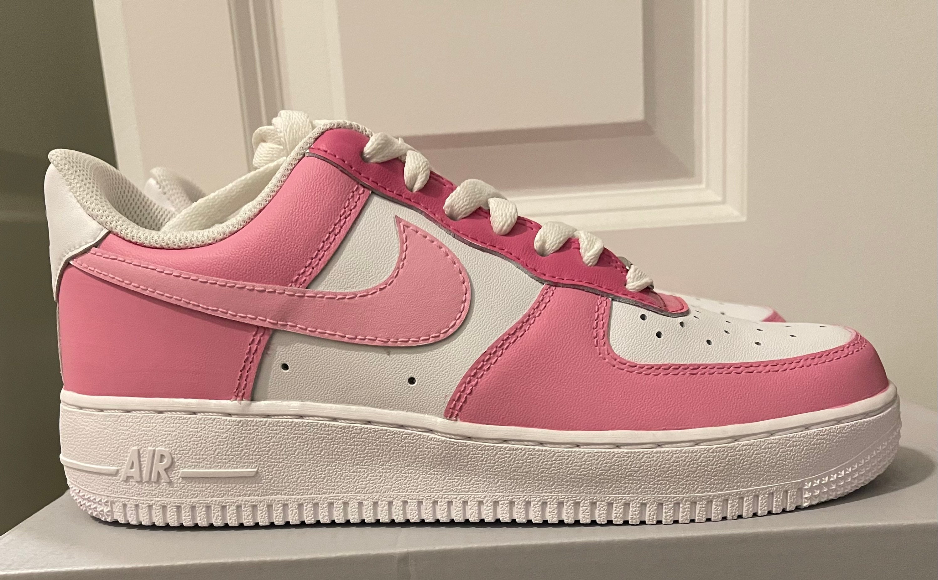 ピンクのマルチカラーカスタムナイキエアフォース1/ピンクのカラー