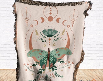 Celestial Moth Throw Blankets - Boho Blanket - Fabricado en los EE. UU.